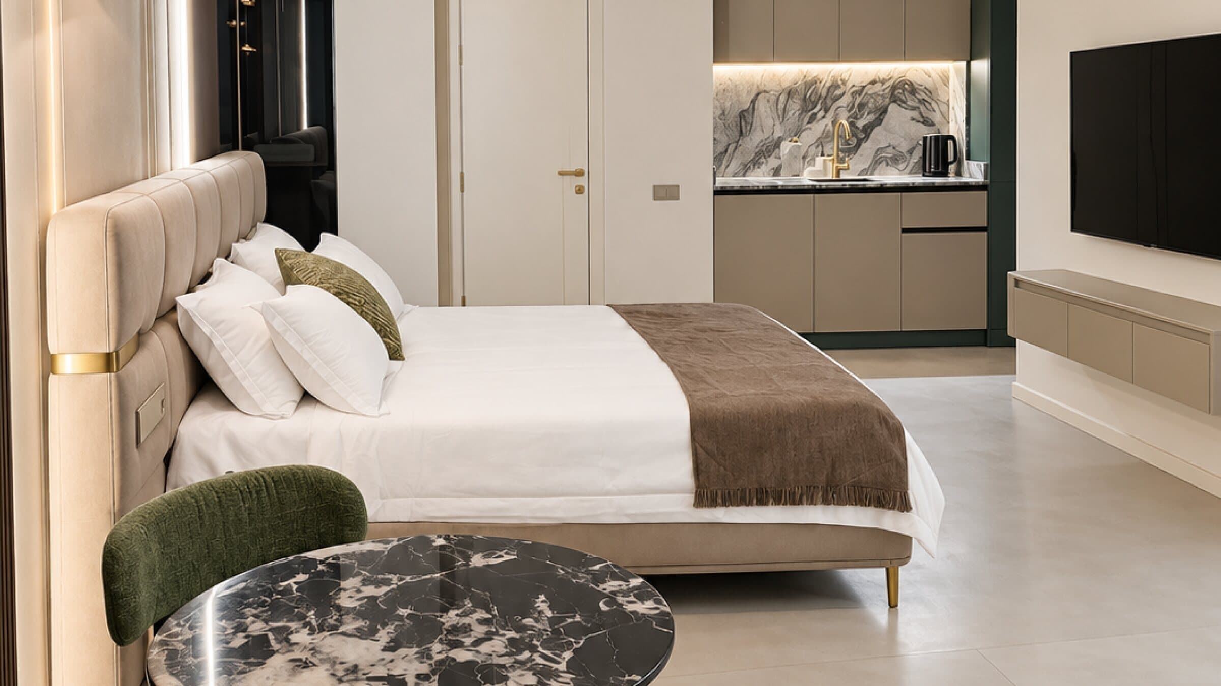Suite bedroom with a double bed, kitchenette and TV